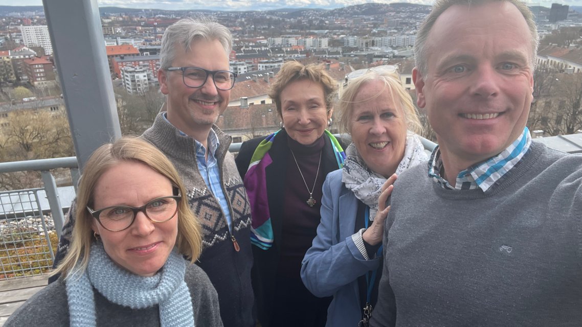 Linn Gjersing, Per Sverre Persett, Madeline A. Naegle, Unni Jenssen og Espen Gade Rolland på takterrassen på LDH